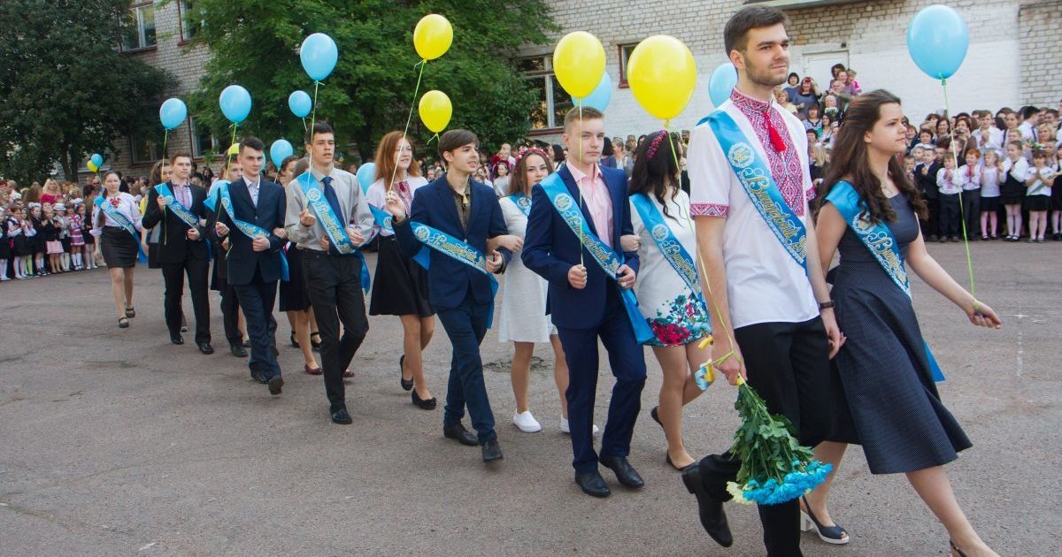 Дизайнер Андре Тан розповів, які сукні модно вдягати на випускний