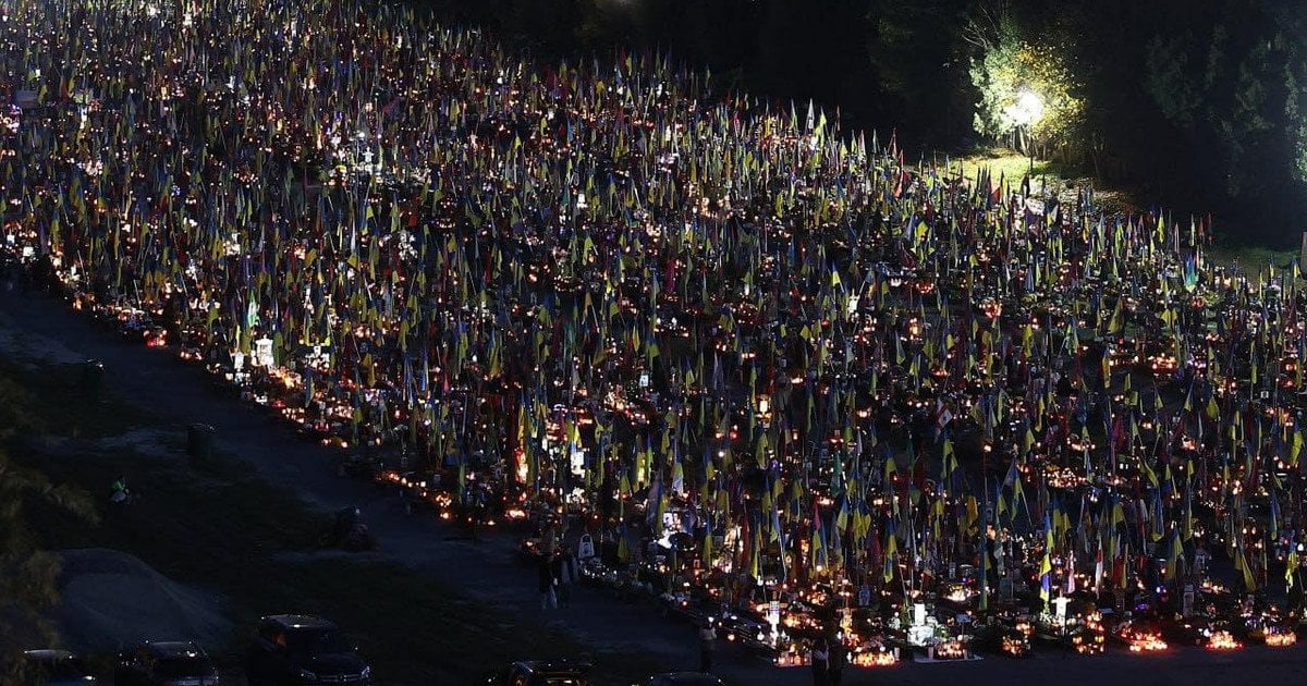 Поле почетных захоронений Лычаковского кладбища