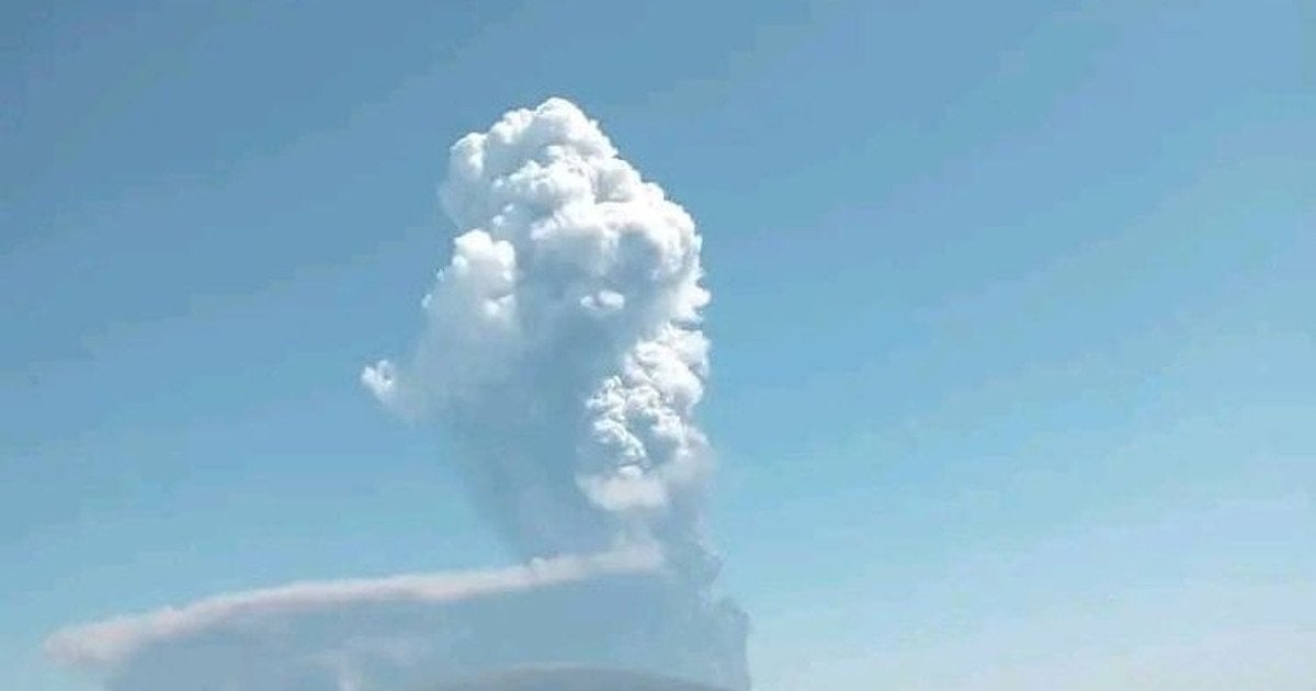 Виверження вулкану. Фото: @vcdgf555.bsky.social