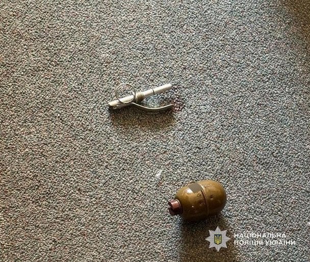 У фігурантів знайшли гранату