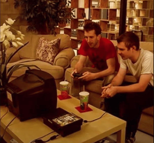 Митці у своєму секретному будинку / © dailystar.co.uk