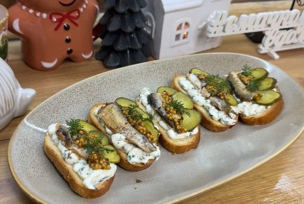 Брускети зі шпротами// фото: @beautiful_at_home