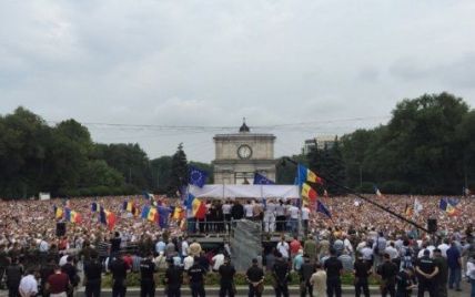 Премьер-министр Молдовы встретится с протестующими, которые собрались на антиправительственный митинг