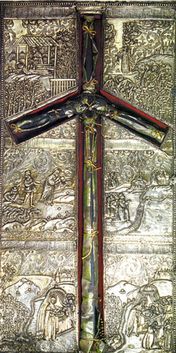 Хрест святої Ніни (грузинський хрест) має опущені горизонтальні поперечини і легко впізнаваний / © commons.wikimedia.org