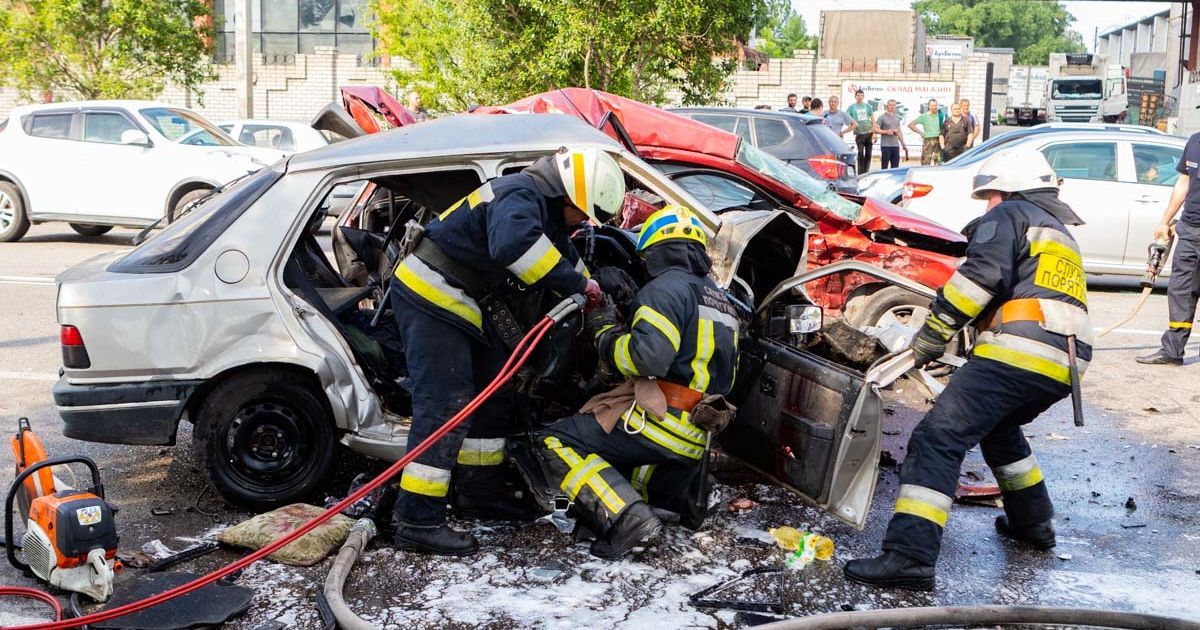 В Днепре в жутком ДТП с тремя автомобилями погибла семья с ребенком