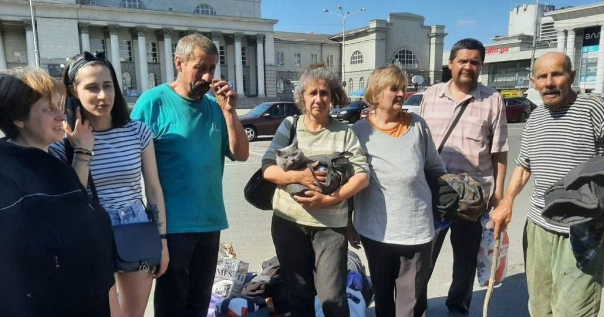 Из Луганской области удалось эвакуировать около 70 человек (видео)