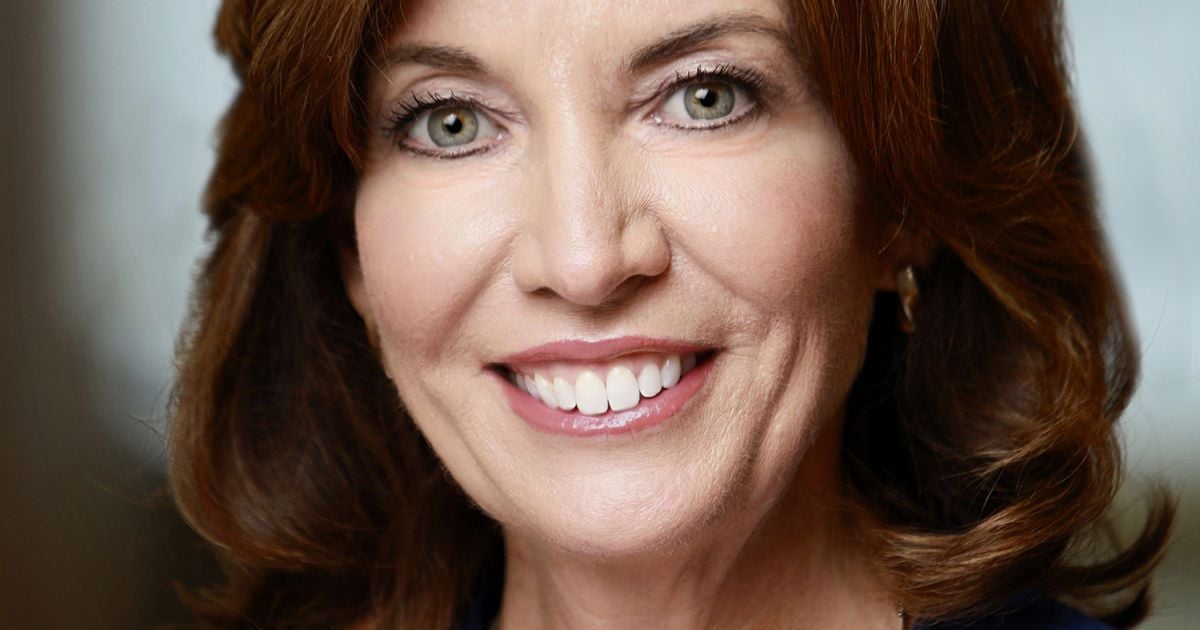 После обвинений губернатора в сексуальных домогательствах штат Нью-Йорк впервые возглавила женщина-демократ
