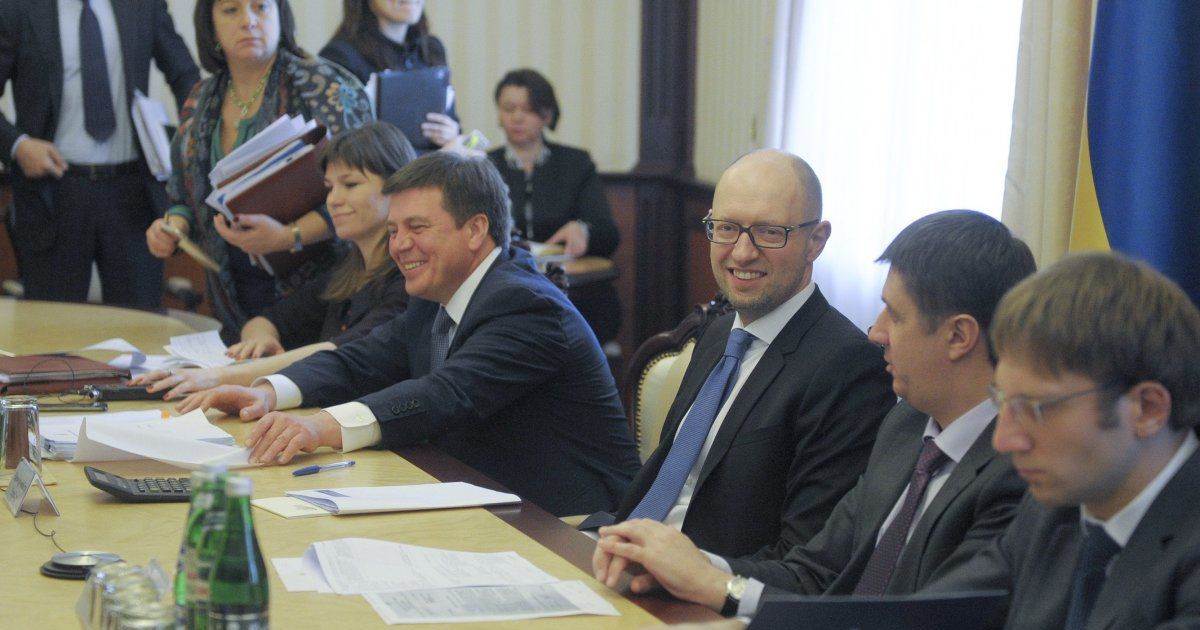 Декларации Кабмина: на какие средства живут и каким имуществом владеют украинские министры. Инфографика