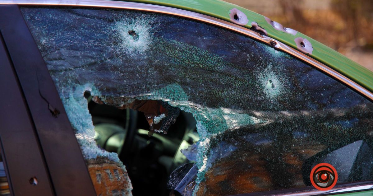 В Днепре агрессивный и нетрезвый мужчина расстрелял автомобиль возлюбленной (фото)