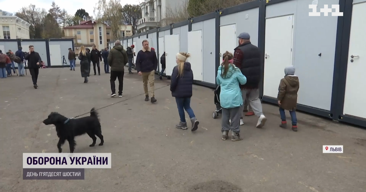 "Для життя тут вистачає": переселенці у Львові показали умови в першому модульному містечку
