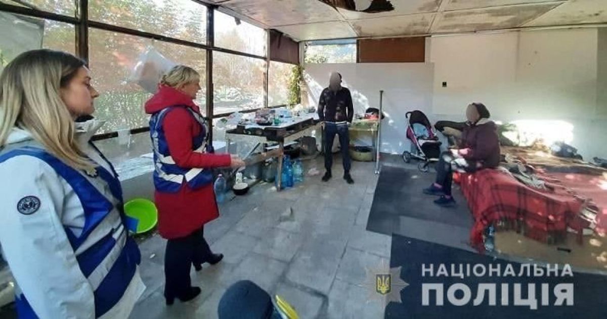 В Киеве полицейские обнаружили в заброшенном помещении 4-месячную девочку: фото