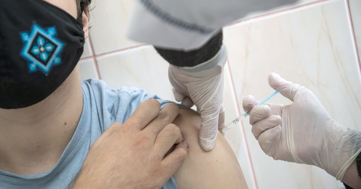 Вакцины Pfizer и Moderna могут вызвать проблемы с сердцем у молодых мужчин — ученые из США
