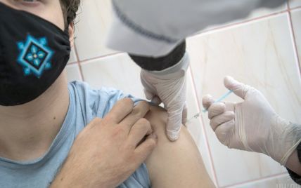 Вакцини Pfizer і Moderna можуть викликати проблеми із серцем у молодих чоловіків – науковці із США
