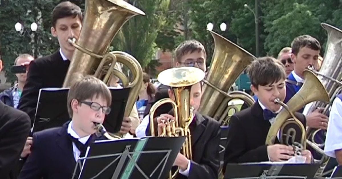 Представники книги рекордів України нарахували 211 духових інструментів
