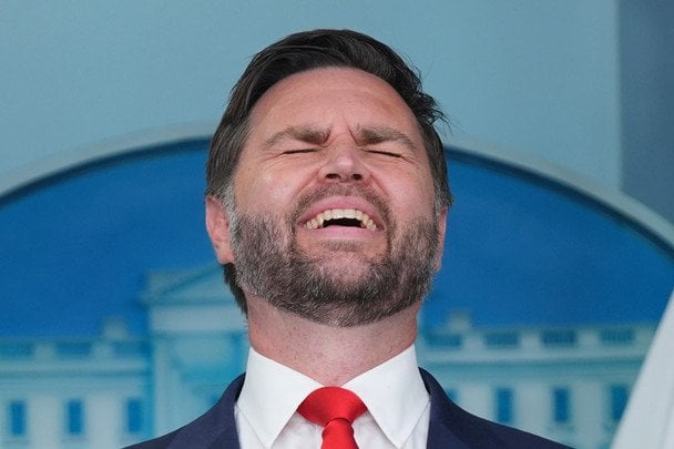 Кортеж віцепрезидента США опинився під осколками снаряда під час військових стрільб в Каліфорнії: що трапилося