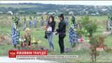 На Краснопольском кладбище днепряне помолились за погибших в Иловайской трагедии