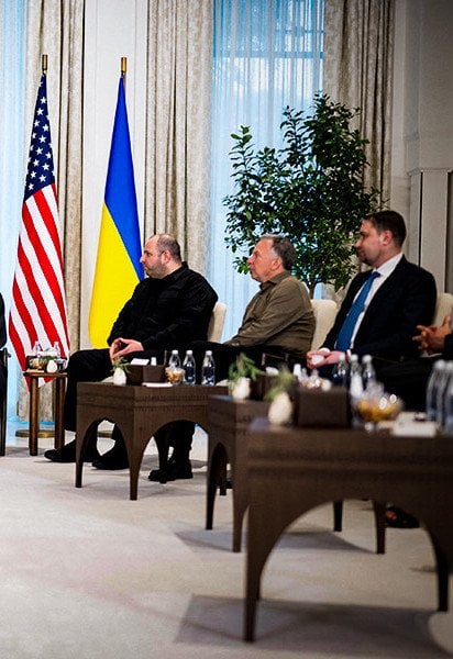 Первые за долгое время трехсторонние переговоры США, Украины и России не принесли результатов.