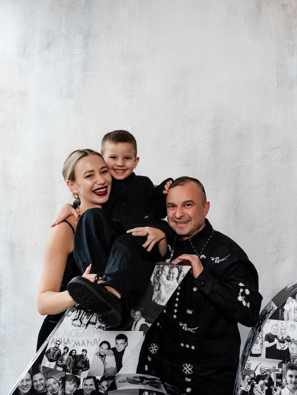 Віктор Павлік із дружиною та сином / © instagram.com/repyahovakate