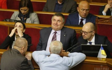 Хронология взаимных обвинений: как Аваков и Саакашвили "били" друг друга в "войне компроматов"