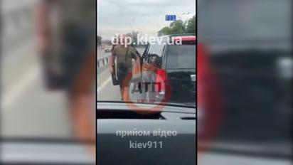 Водитель элитного авто в Киеве подрезал "скорую", на которой доставляли ребенка в реанимацию