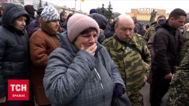 Рівняни на колінах простились із трьома захисниками, які боронили від ворога Васильків