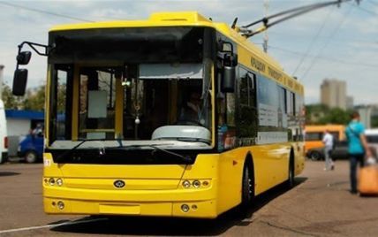 Неадекватное состояние и нарушение ПДД: в Киеве водитель троллейбуса пьяным перевозил людей — видео