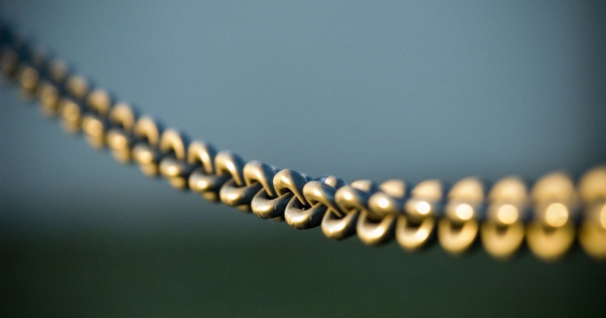 У Тернопільській області мати 7 дітей у кабінеті старости побила жінку через срібний ланцюжок свого сина