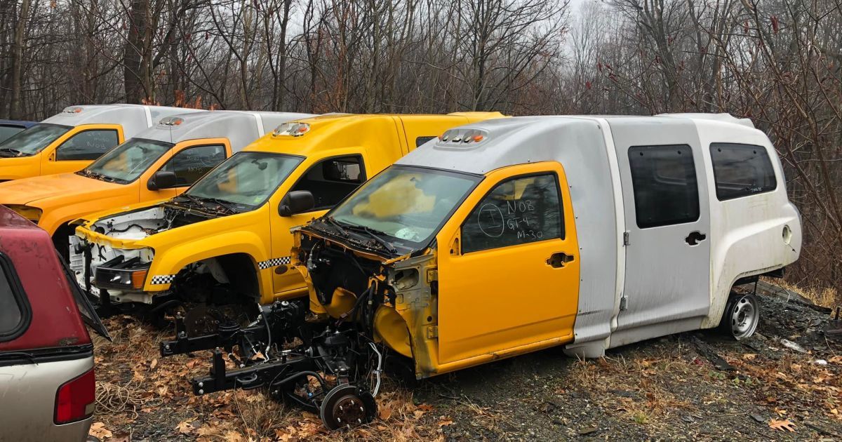 У США знайшли "кладовище" з десятками легендарних жовтих таксі: фото