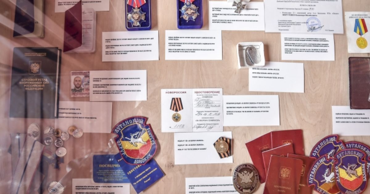На Михайловской площади выставили "трофейную" российскую военную технику и оружие. / © President.gov.ua