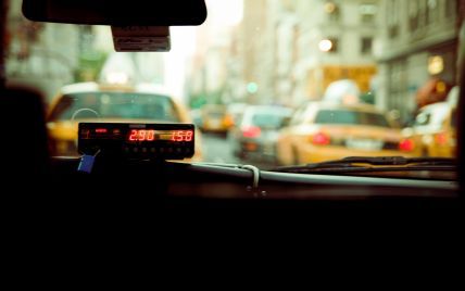 "Я працюю без маски, зрозуміло?": у Дніпрі водій таксі вигнав жінку з авто та шокував користувачів Мережі