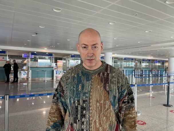 Дмитрий Гордон в аэропорту / © instagram.com/gordondmytro
