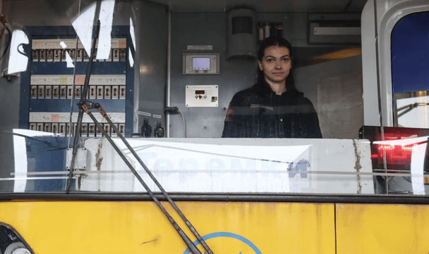 Перша в історії Києва жінка-машиністка: як Катерина Єсипчук керує поїздами підземки