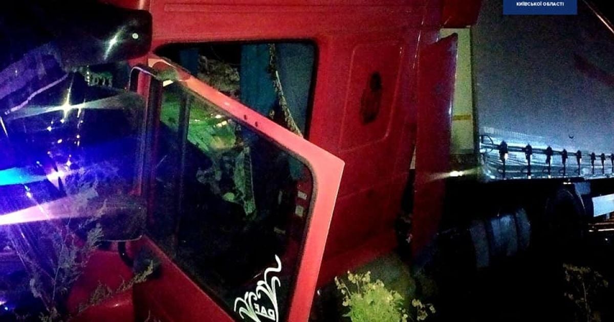 Смертельна ДТП на трасі Київ-Харків, загинули п'ятеро людей, травмовані 20