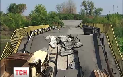 На Луганщине из гранатомета попали в машину военных