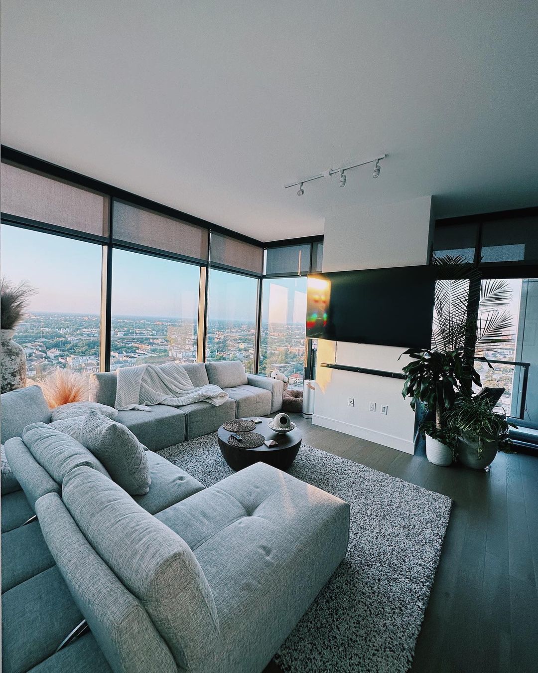 Андрей Хветкевич и его возлюбленная купили квартиру в США / © instagram.com/diveeasy