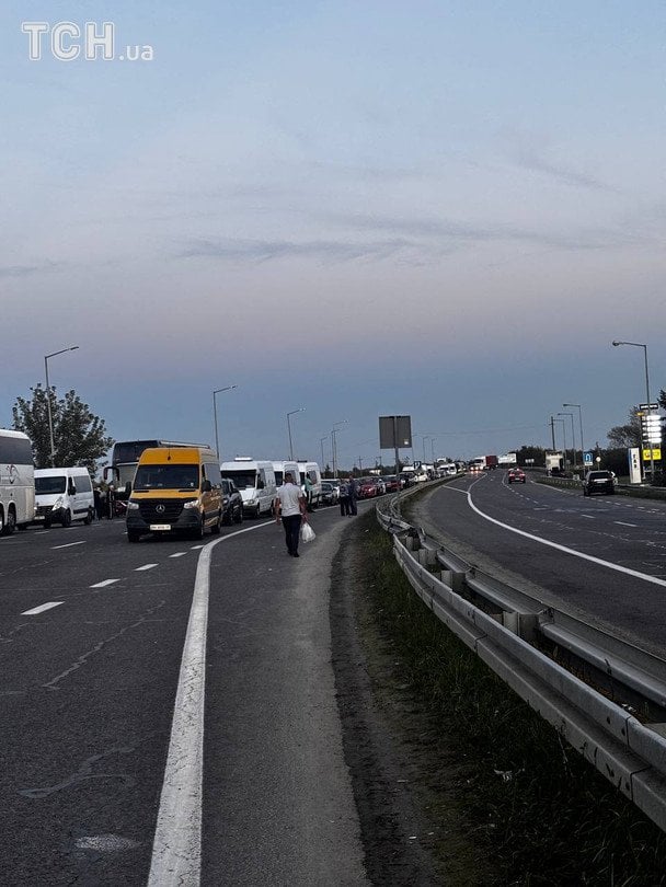 Що відбувається на «Краківці» та які черги фіксує ДПСУ / © ТСН