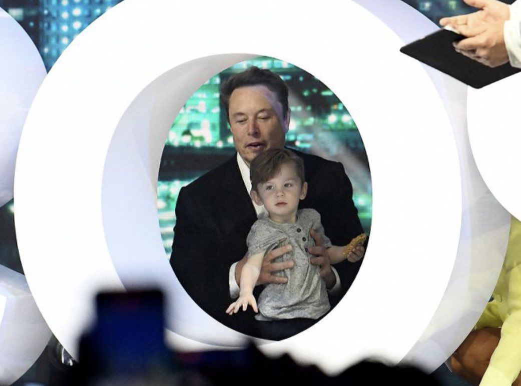 Илон Маск с сыном X / © 