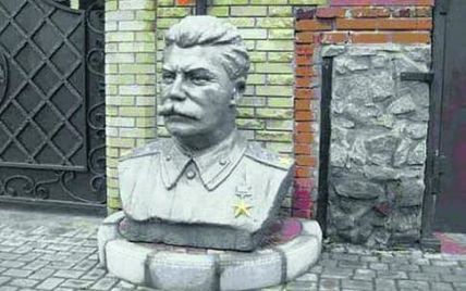 Суддя, який виніс вирок Стерненку, встановлював біля свого маєтку бюсти Леніна і Сталіна — журналіст