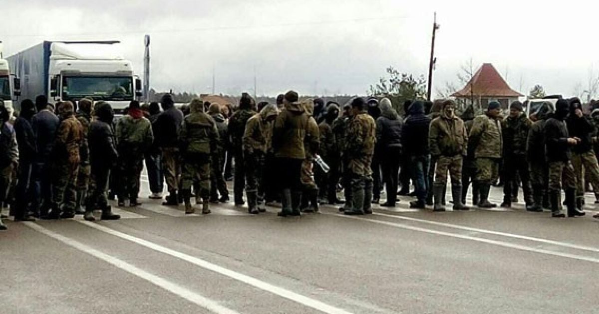 На Рівненщині понад сотня активістів перекрила трасу "Київ-Ковель"