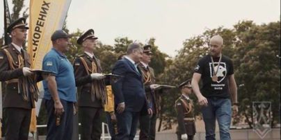 Ветеран "Азова" объяснил, почему отказался пожать руку Порошенко