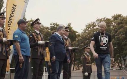 Ветеран "Азова" объяснил, почему отказался пожать руку Порошенко