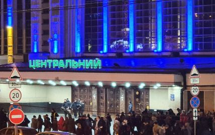 В Киеве сообщили о заминировании железнодорожного вокзала. Всех пассажиров эвакуировали