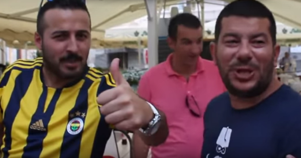 Болельщики "Фенера" традиционно нескромно ведут себя на выезде.