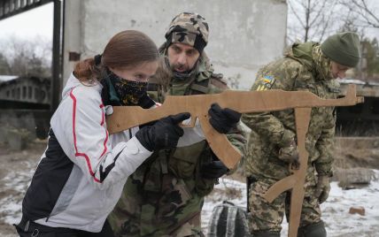 Масова підготовка: українці штурмують курси з домедичної підготовки і виживання під час військових дій
