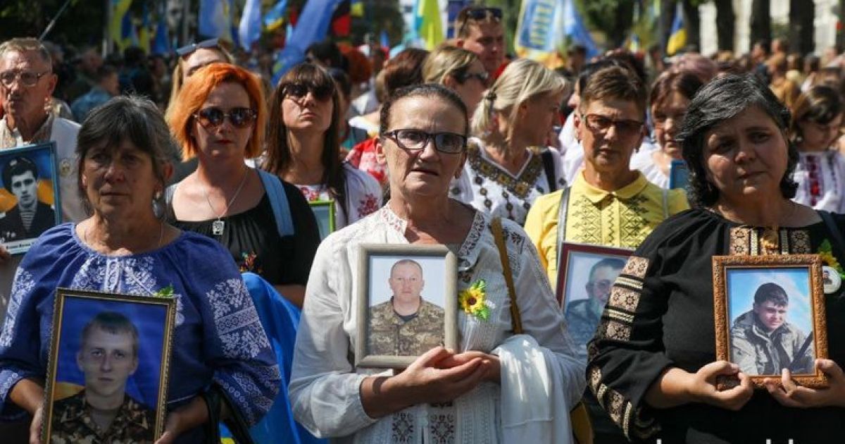"Слава Украине", "Герои не умирают": в Киеве прошел многотысячный Марш защитников Украины (фото, видео)