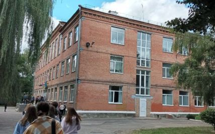 Подробности стрельбы в школе Полтавы: учителя не могут прийти в себя, а девушку отправили на экспертизу