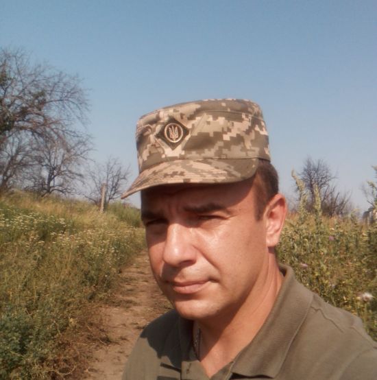 Мати загиблого воїна вразила односельців неймовірним вчинком: відео