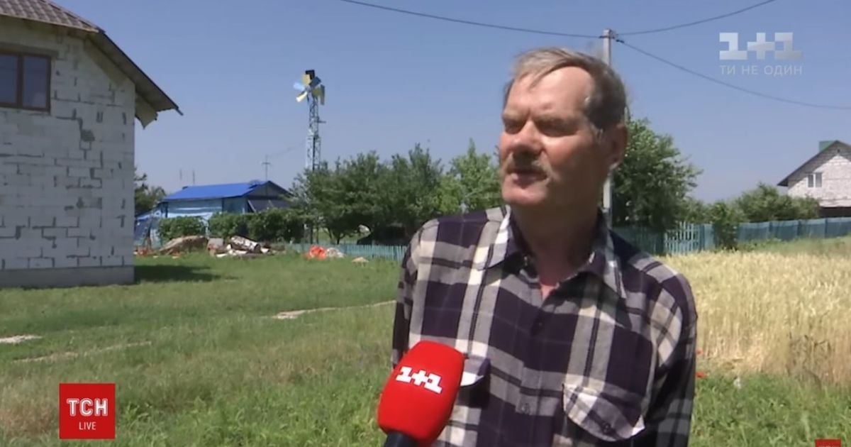 Чоловік з Рівненщини влаштував удома міні-електростанцію, яка працює на енергії вітру та сонця