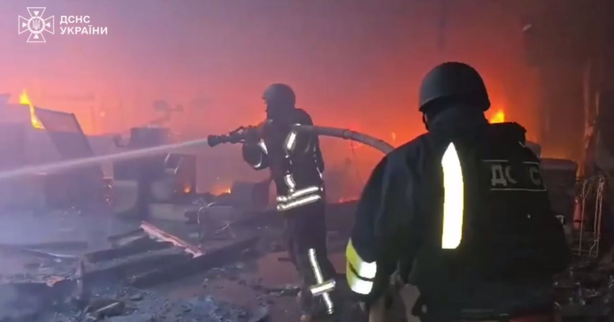 Наслідки удару по "Епіцентру" в Харкові