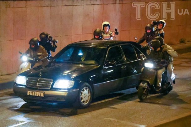 Знімання серіалу "Корона", сцена де принцеса Діана та Додді Аль-Фаєд їдуть на авто в Парижі в тунелі під мостом Альма, де пара загинула в автокатастрофі 1997 року / © Getty Images